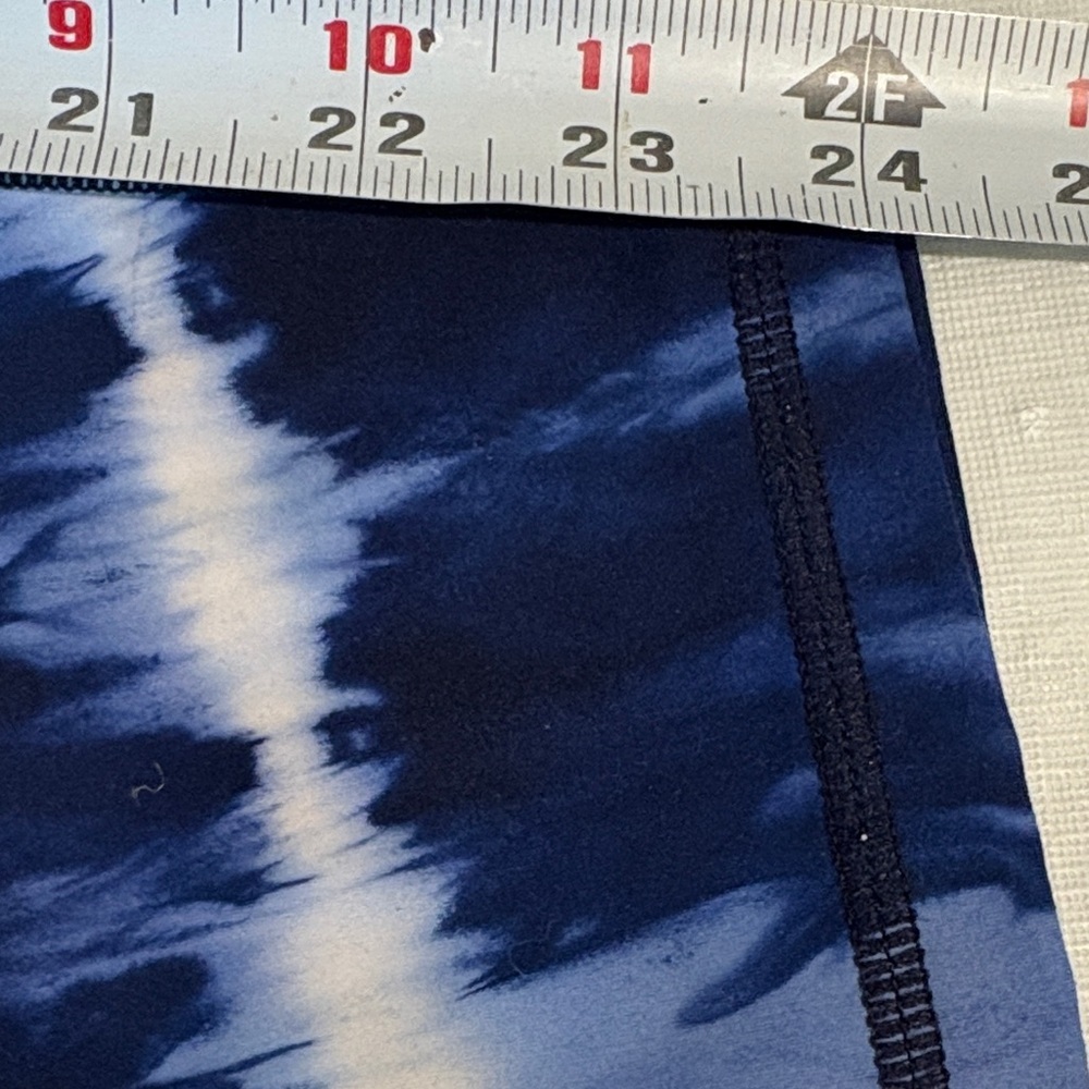 Zyia cropped Blue Tie-Dye Leggings - Picture 7 of 7